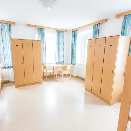 招待所 Jugendgaestehaus *